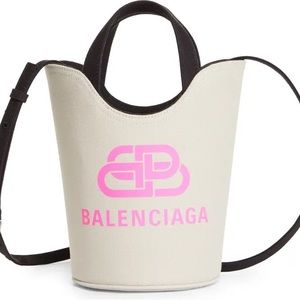 ❌SOLD❌NWT Extra Small Wave Canvas Tote
BALENCIAGA